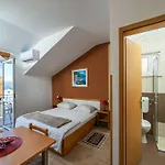 Senjo - With Balcony And Sea View 2 Cavtat
